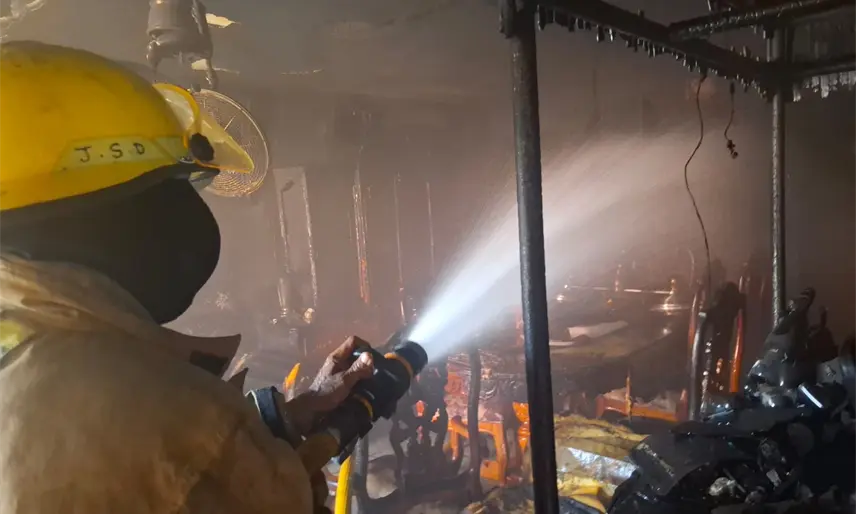 Sofocan bomberos incendio de vivienda en Atasta