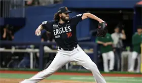 El lanzador mexicoamericano Cody Ponce fue nombrado MVP de la KBO