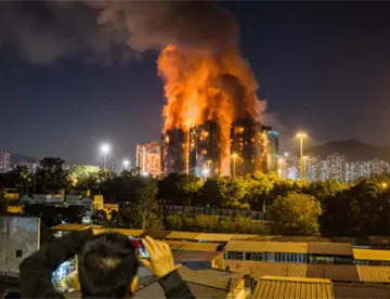 36 muertos, deja incendio en complejo de edificios en Hong Kong