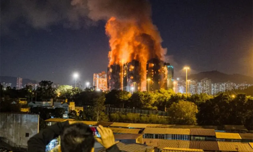 36 muertos, deja incendio en complejo de edificios en Hong Kong