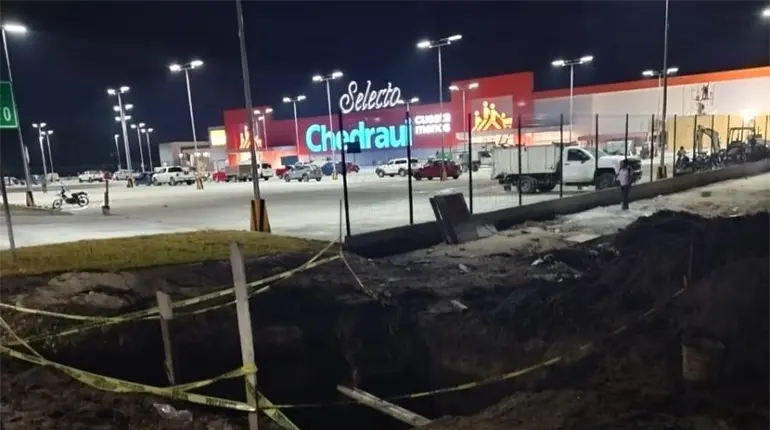 Temen problemas en drenaje sanitario con nuevo supermercado en Brisas del Carrizal