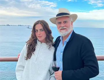 Papá de Fátima rechaza haber dado contratos a dueño de Miss Universe