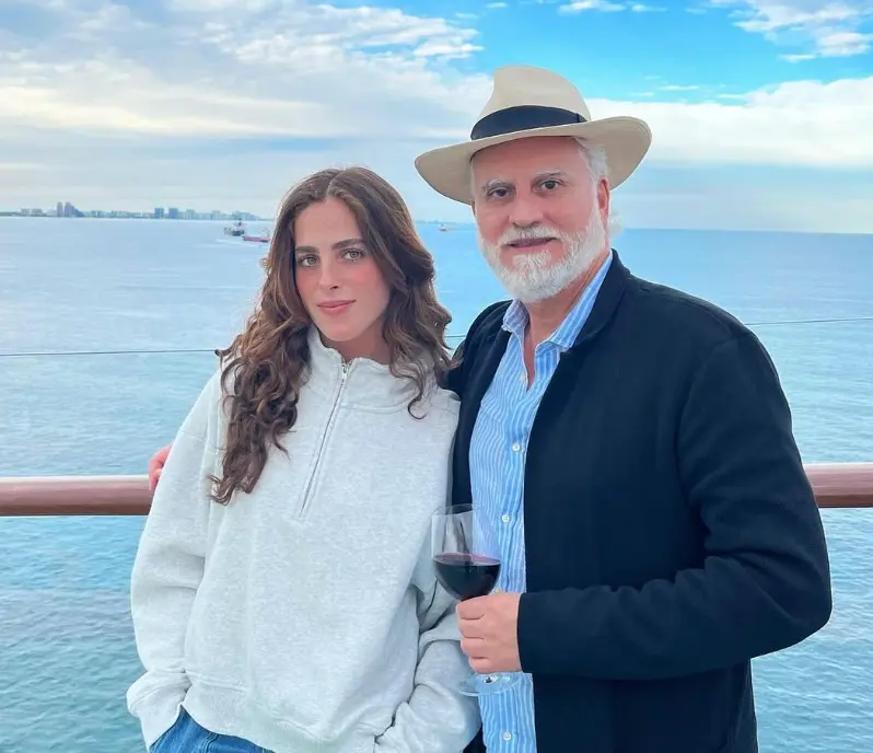 Papá de Fátima rechaza haber dado contratos a dueño de Miss Universe