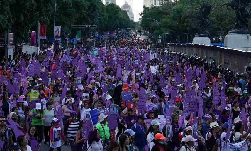 Celebra Sheinbaum que marcha del 25N en CDMX fue pacífica