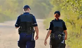 Policía discute con su compañera mientras cuidaban tienda en CDMX y la apuñala