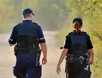 Policía discute con su compañera mientras cuidaban tienda en CDMX y la apuñala