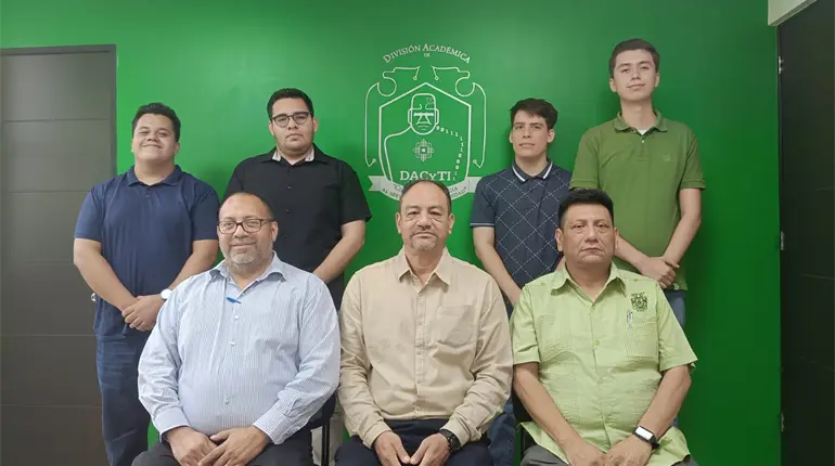 Aula inclusiva: Alumnos de la UJAT crean APP para estudiantes débiles visuales