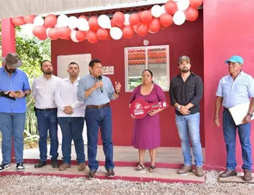Entrega May 100 casas del programa Viviendas del Bienestar en Jalapa