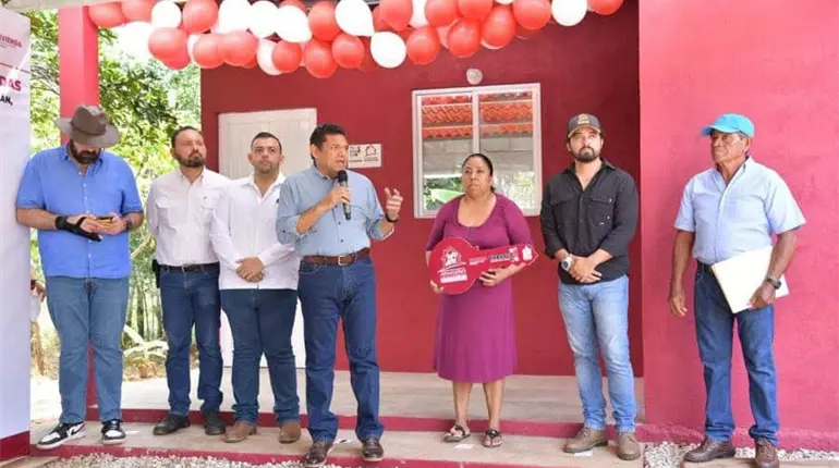 Entrega May 100 casas del programa Viviendas del Bienestar en Jalapa