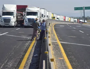 Tercer día de bloqueos: Transportistas y productores irrumpen en el Senado