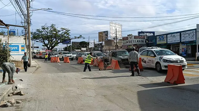 Realizan modificaciones a tope recién construido de Av. Universidad