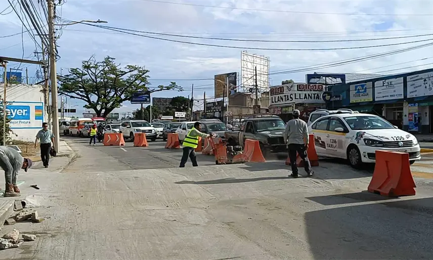 Realizan modificaciones a tope recién construido de Av. Universidad