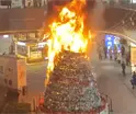 Se incendia árbol de Navidad en centro comercial chino