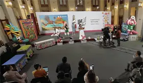 Quitan sombreros de la escenografía mundialista en plena Mañanera