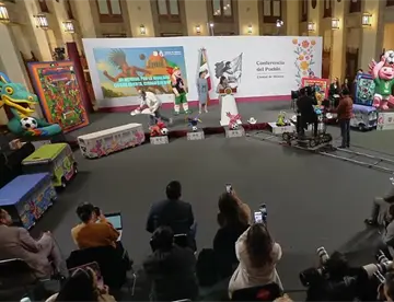 Quitan sombreros de la escenografía mundialista en plena Mañanera