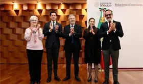 Juan Ramón de la Fuente deja temporalmente la SRE