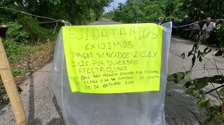 Ejidatarios de Oxiacaque bloquean entradas a campos petroleros