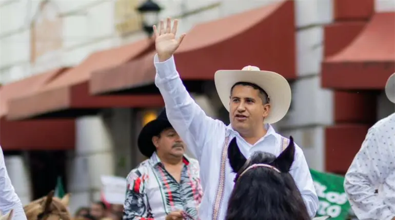 Jefe de escoltas de Carlos Manzo está prófugo de la justicia