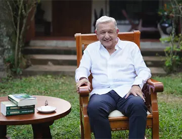 Presenta AMLO nuevo libro desde Palenque “para no hacerle sombra a Sheinbaum”