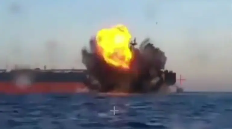 Ataca Ucrania 2 barcos petroleros rusos en el mar Negro