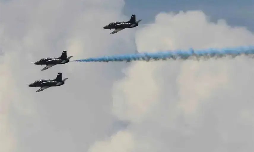 Ante amenazas de Trump, Venezuela refuerza su defensa costera y garantiza movilidad internacional