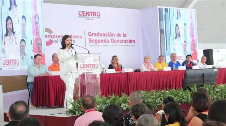 Se gradúan 248 beneficiarios del programa municipal Emprendedores al Centro