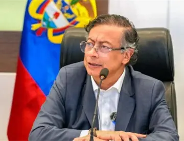 Petro pide reunión de la OACI tras acusar de “ilegal” cierre del espacio aéreo de Venezuela