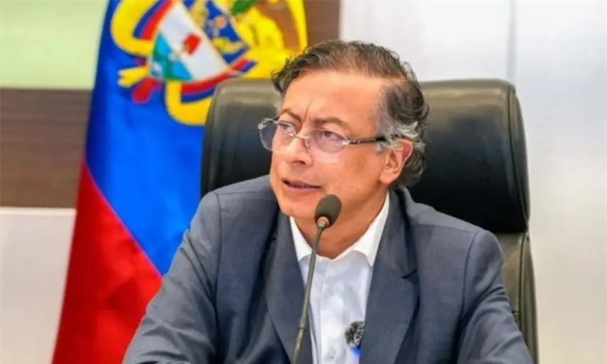Petro pide reunión de la OACI tras acusar de "ilegal" cierre del espacio aéreo de Venezuela