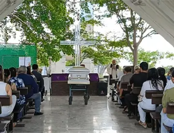 Con poesía y tequila, amigos y familiares dan último adiós a Vicente Gómez Montero