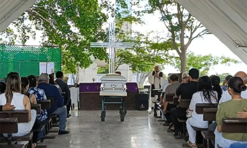 Con poesía y tequila, amigos y familiares dan último adiós a Vicente Gómez Montero