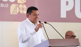 Tras protesta de burócratas, May anuncia pago de homologación salarial para el 8 de diciembre