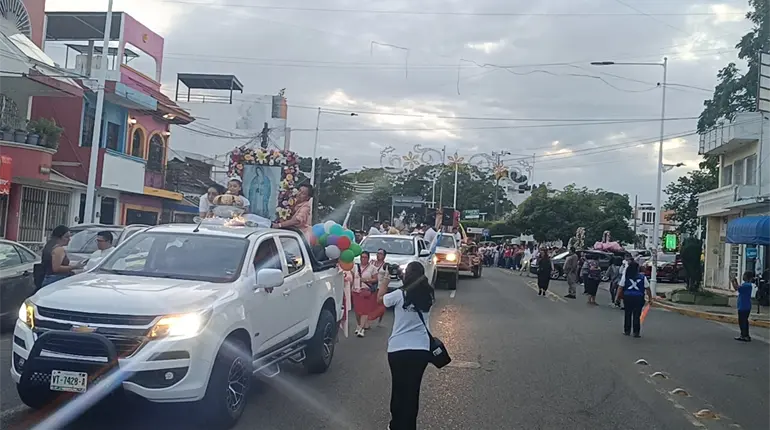 Con peregrinación y coronación de la virgen, iglesia católica inicia festejos Guadalupanos