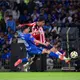 Con sufrimiento incluido, Cruz Azul vence a Chivas y está en semifinales