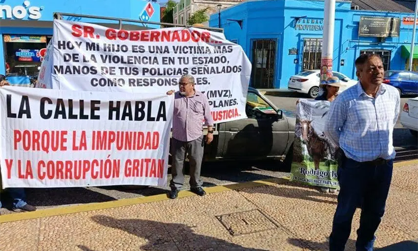 Padre de Rodrigo acusa encubrimiento de más elementos de la SSPC