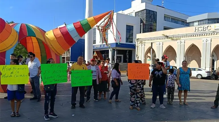 Protestan habitantes de Comalcalco por detención de artesano "por error"