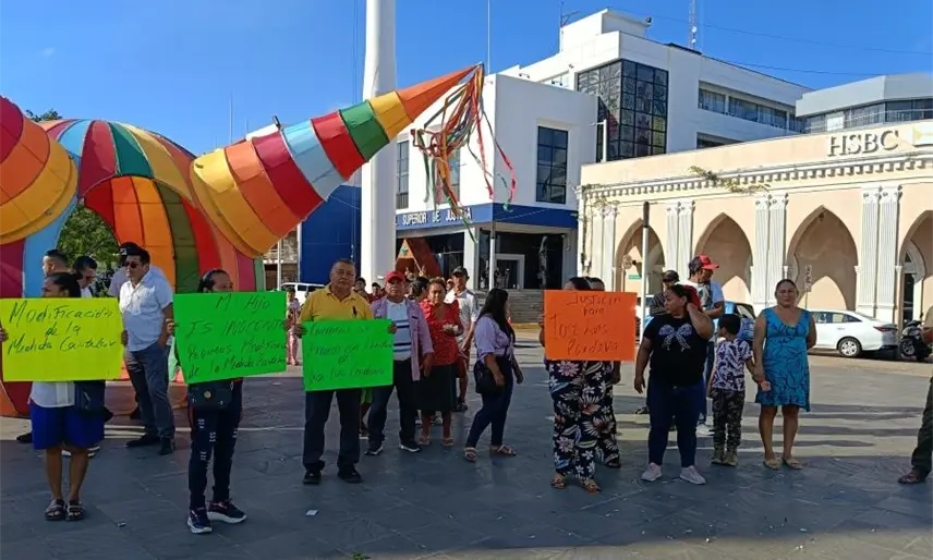 Protestan habitantes de Comalcalco por detención de artesano "por error"