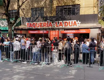 Taquería “La Dua” es abarrotada en su primer día en La Condesa