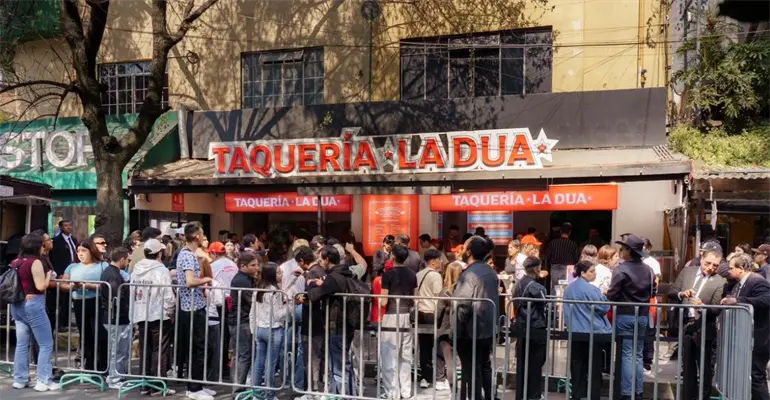 Taquería "La Dua" es abarrotada en su primer día en La Condesa