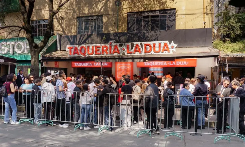 Taquería "La Dua" es abarrotada en su primer día en La Condesa