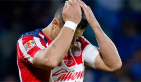 "Chicharito" no seguirá en Chivas, pero tampoco se retiraría