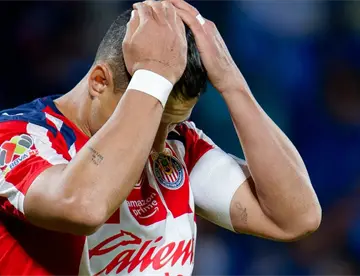 “Chicharito” no seguirá en Chivas, pero tampoco se retiraría