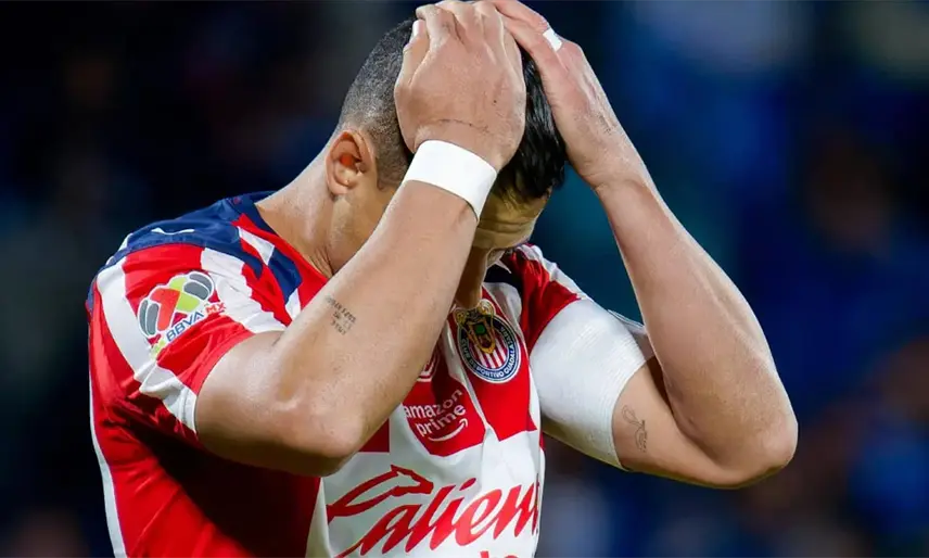 "Chicharito" no seguirá en Chivas, pero tampoco se retiraría