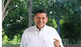 "Ahora los rateros y delincuentes acusan": May a oposición