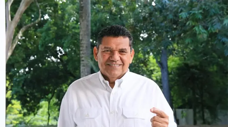 "Ahora los rateros y delincuentes acusan": May oposición