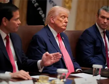 Trump se queda dormido en última reunión del año con su gabinete