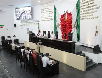 Congreso aprueba reducir edad para ser magistrado de la Sala Superior del TJA