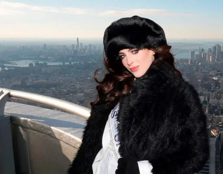 Fátima Bosch brilla en lo alto del Empire State en Nueva York