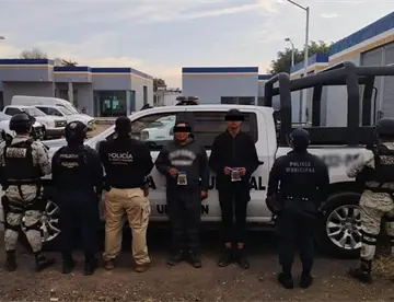 Capturan a 4 con explosivos y vehículos robados en Michoacán