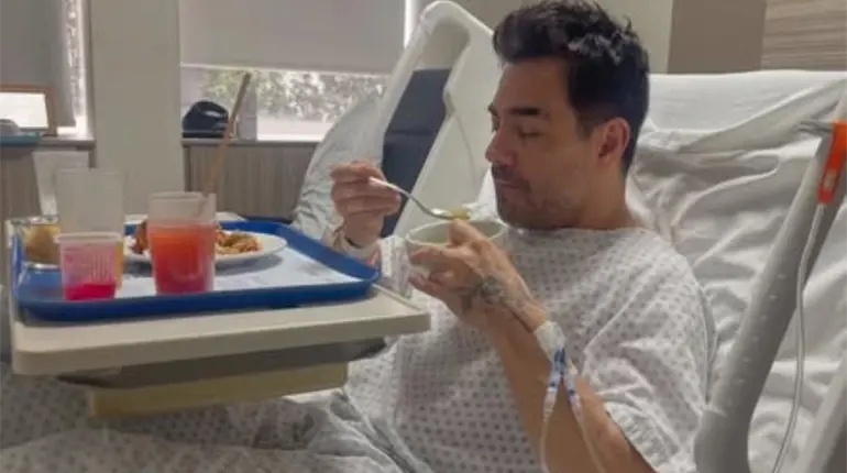 Omar Chaparro es hospitalizado y sometido a cirugía tras accidente en set