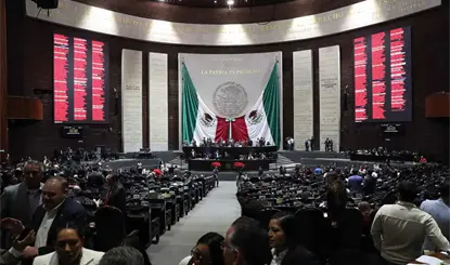 Diputados aprueban en lo general Ley de Aguas; Agricultores se manifiestan afuera de San Lázaro